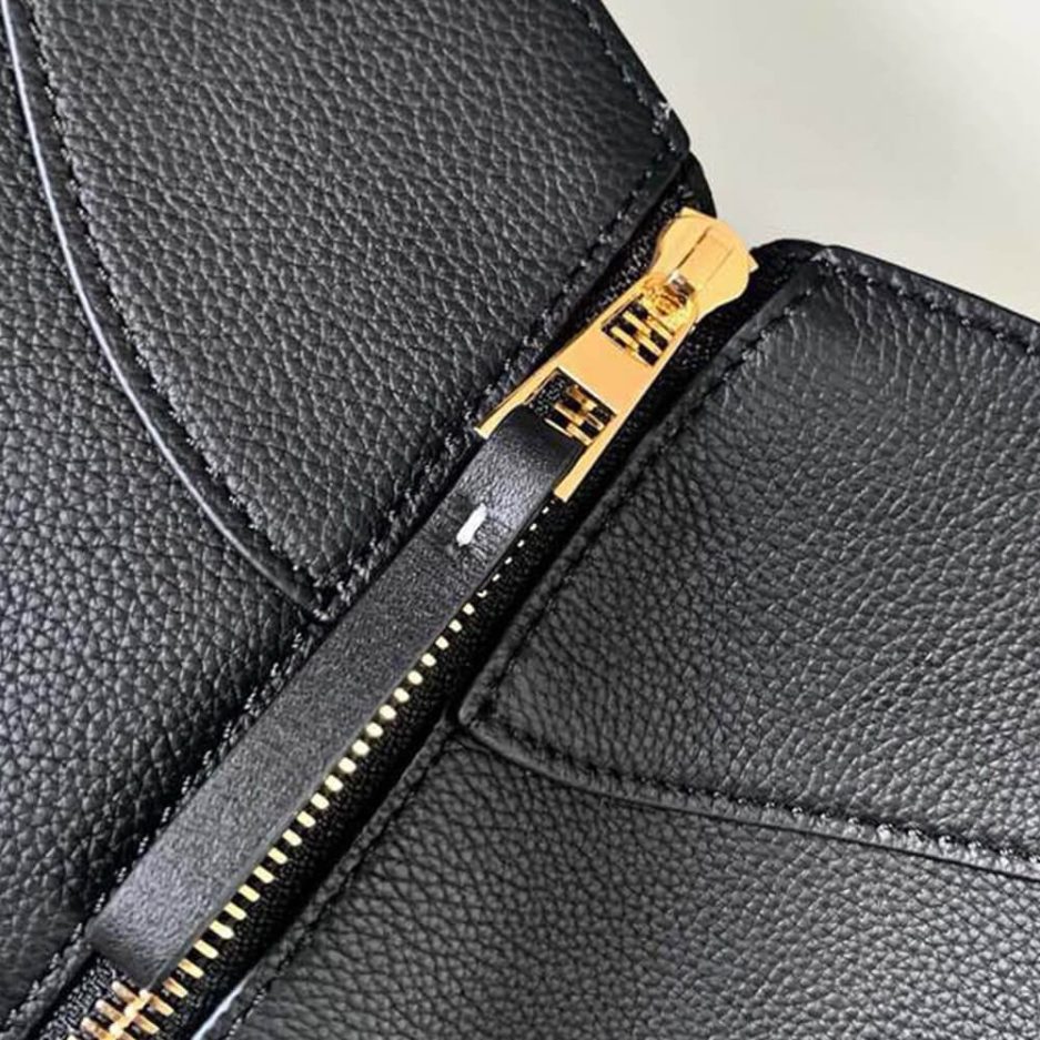 Black Loewe Small Hammock bag in soft grained calfskin - Image 6