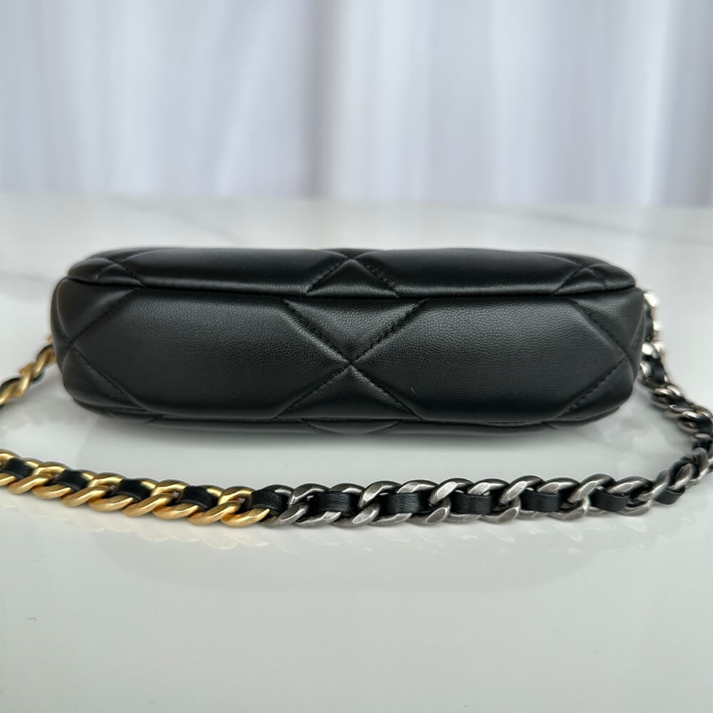CHANEL 19 chain bag - Image 6