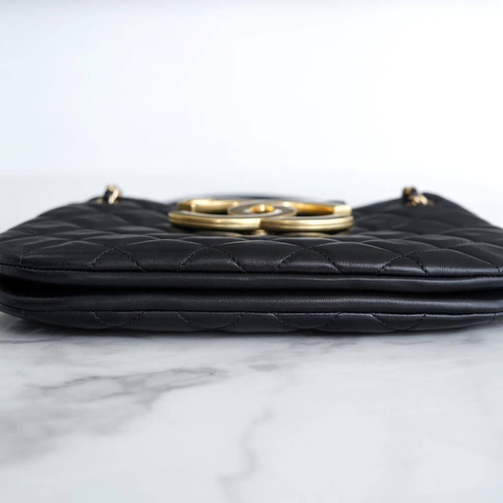 CHANEL Logo Round underarm bag - Image 6