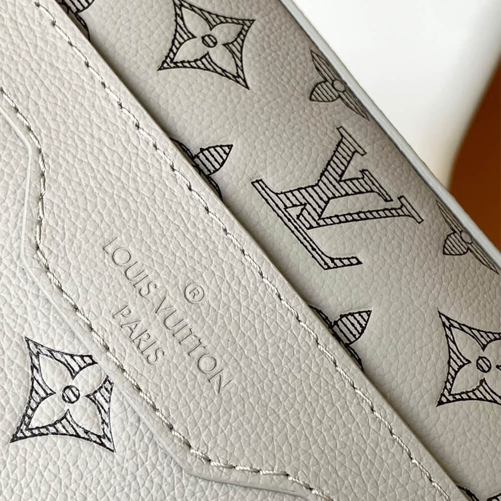 LV rio Messenger Bag - Image 6