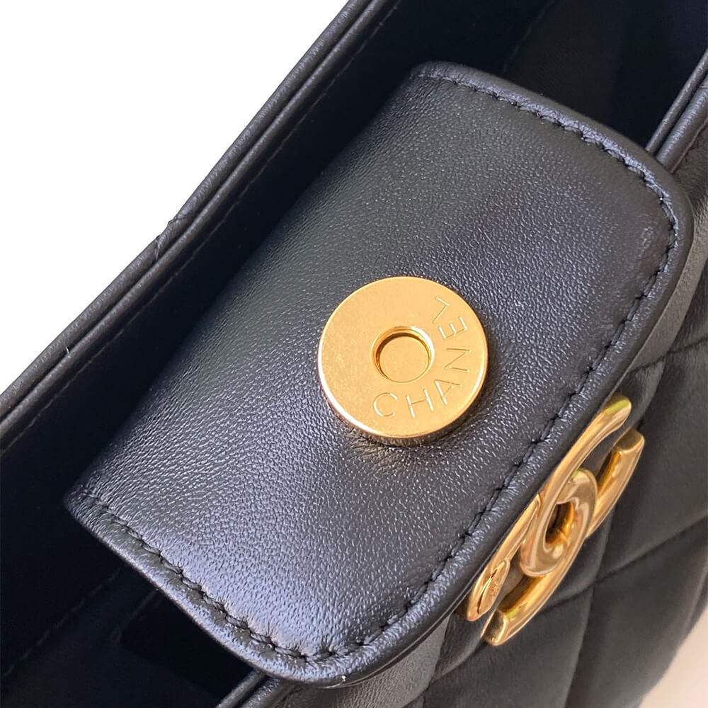 CHANEL Hippie Bag - Image 6