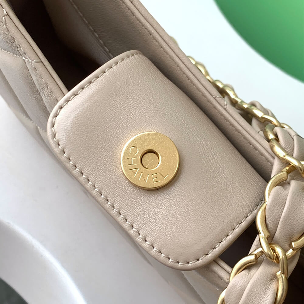 CHANEL Hippie Bag - Image 6