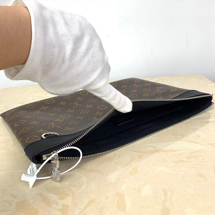 LV Pochette Discovery GM - Image 6