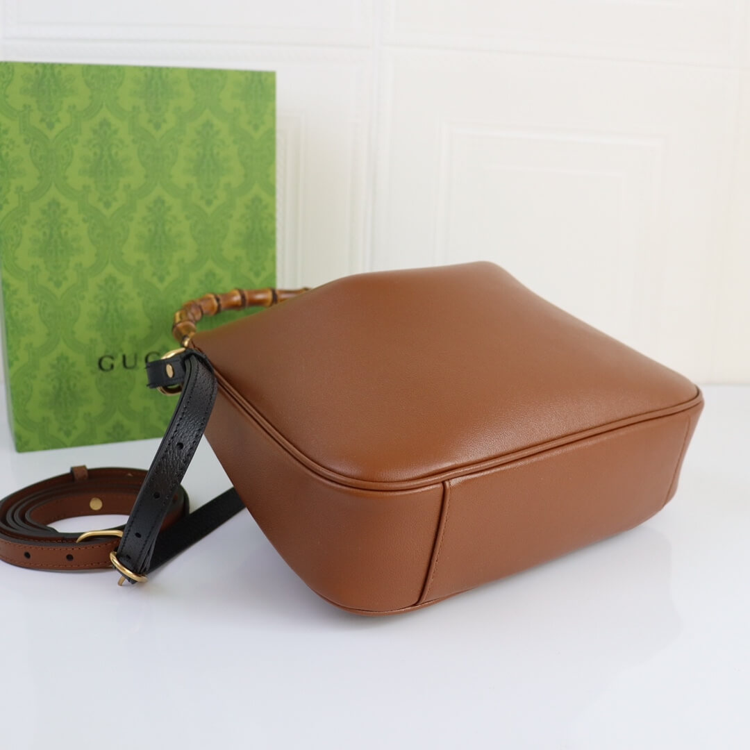 Gucci Diana Medium Shoulder Bag - Image 6