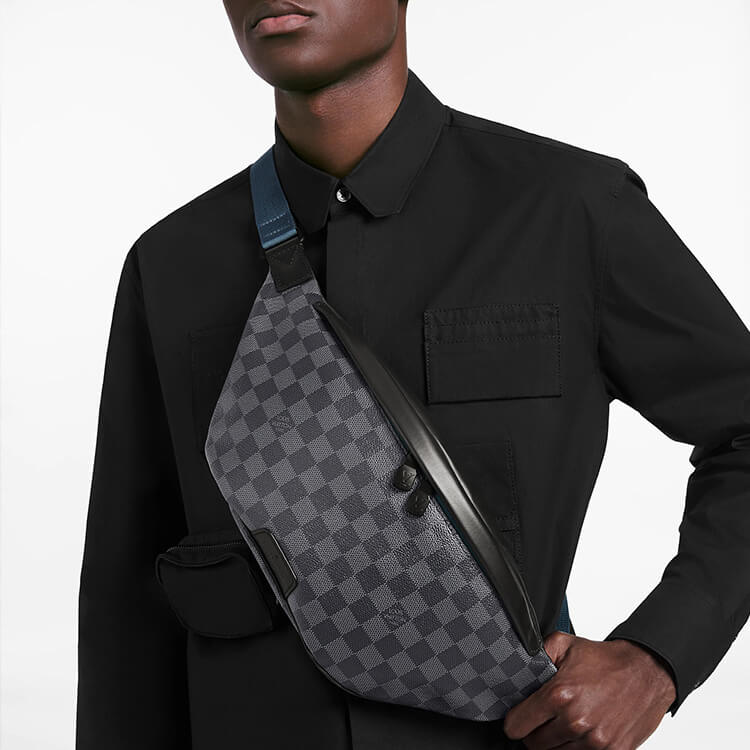 LV Discovery Bumbag - Image 7