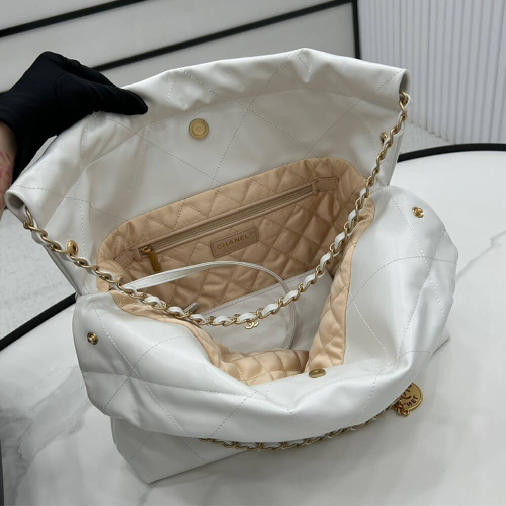 White CHANEL 22 Bag (Best
 grade) - Image 7