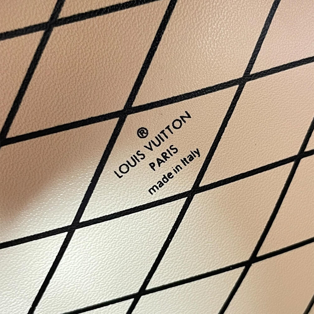 LV Mini Boite Chapeau - Image 7