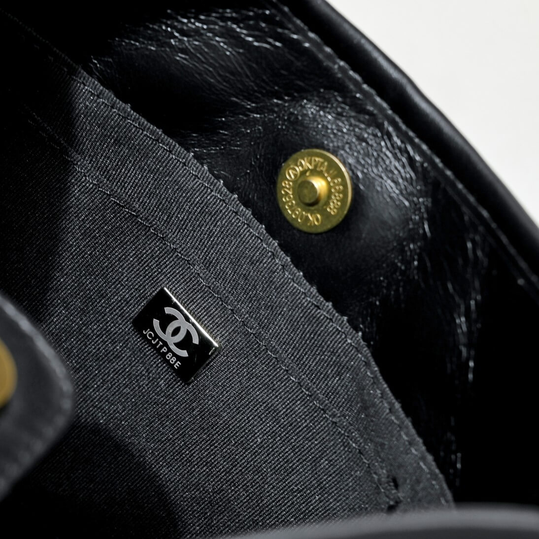 Chanel HOBO HANDBAG - Image 7