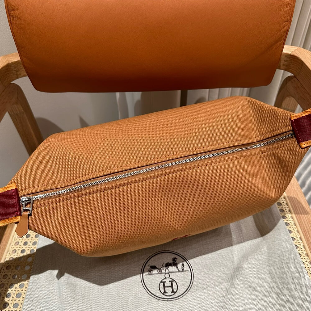 Hermes toiletery bag - Image 7