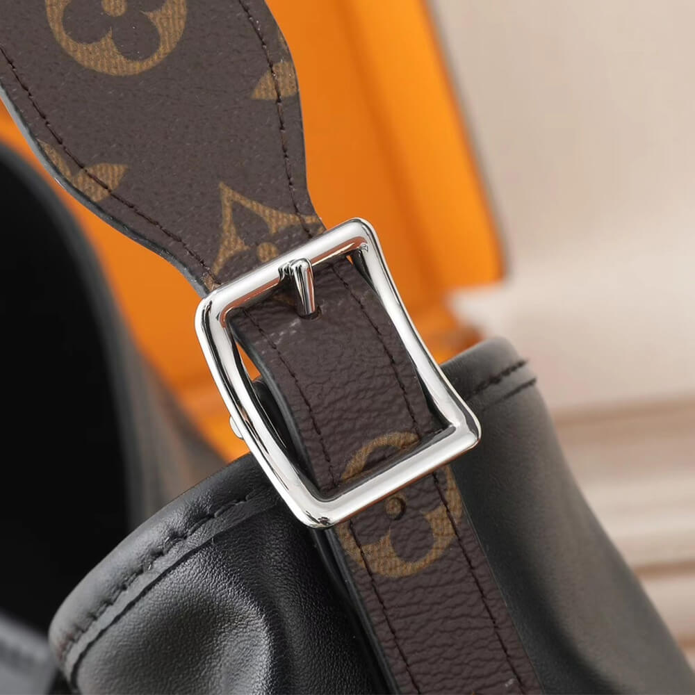 LV CarryAll Dark MM - Image 7