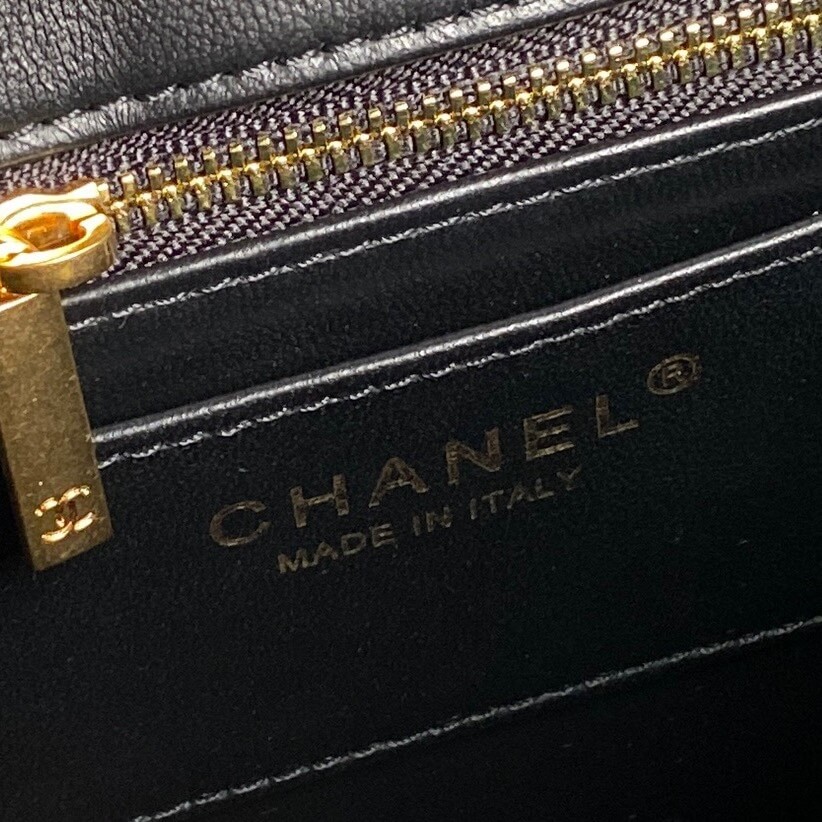 Chanel Small Shopping Bag - Image 7
