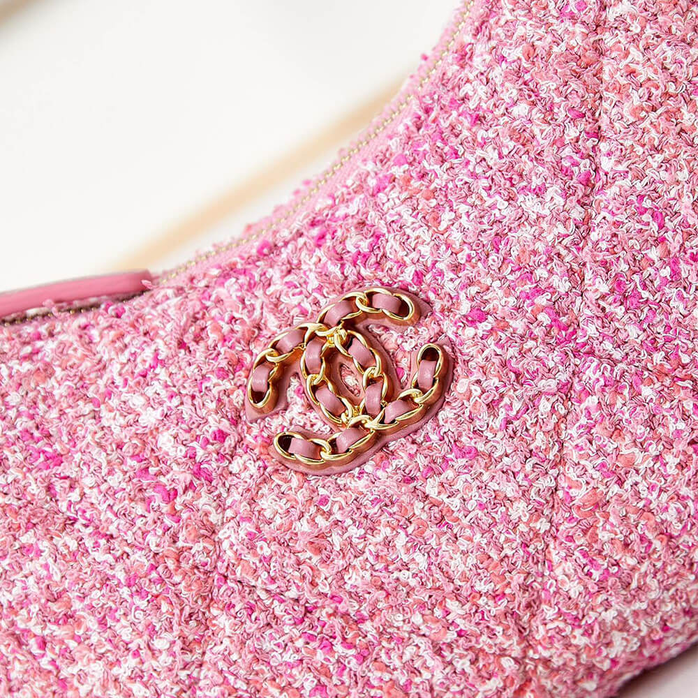 CHANEL 19 chain bag - Image 7