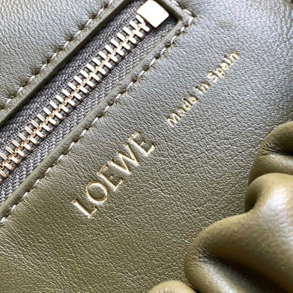 Olive Loewe Medium Squeeze bag in nappa lambskin - Image 7