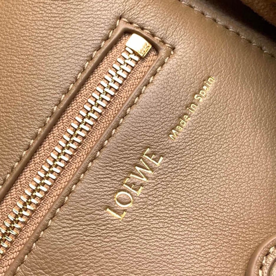 Oak Loewe Medium Squeeze bag in nappa lambskin - Image 7