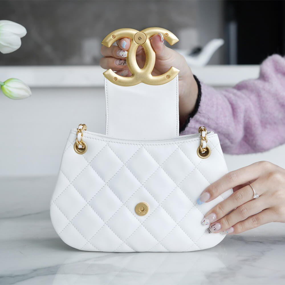 CHANEL Logo Round underarm bag - Image 7