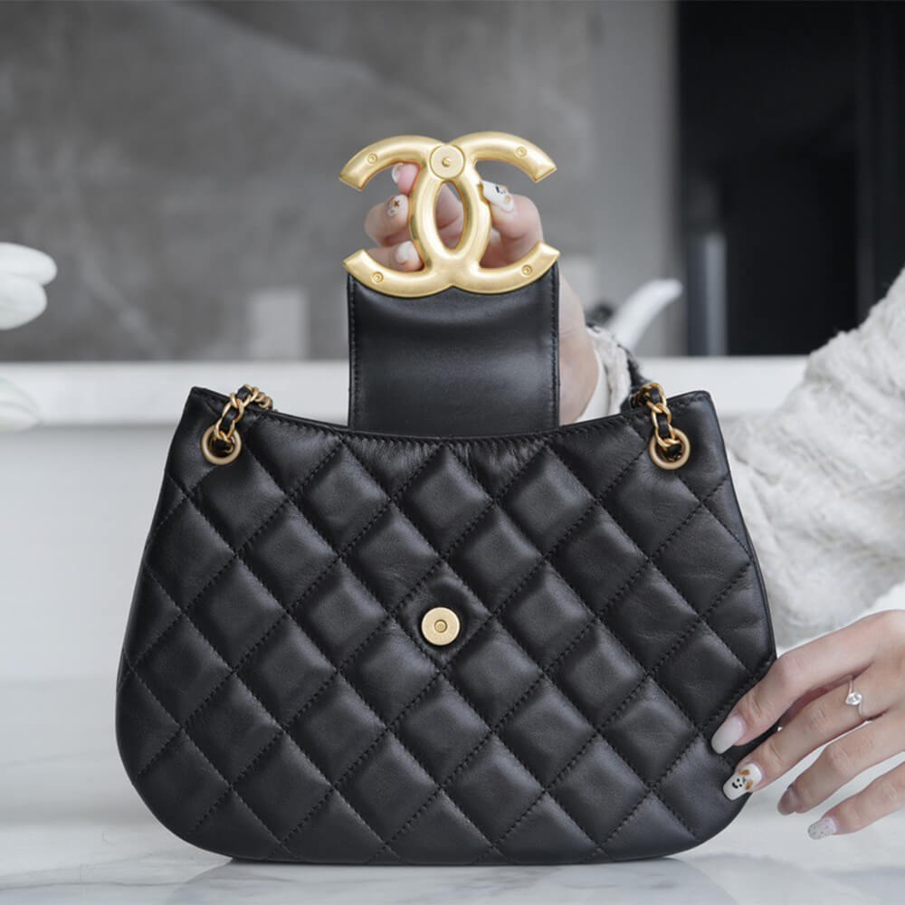 CHANEL Logo Round underarm bag - Image 7