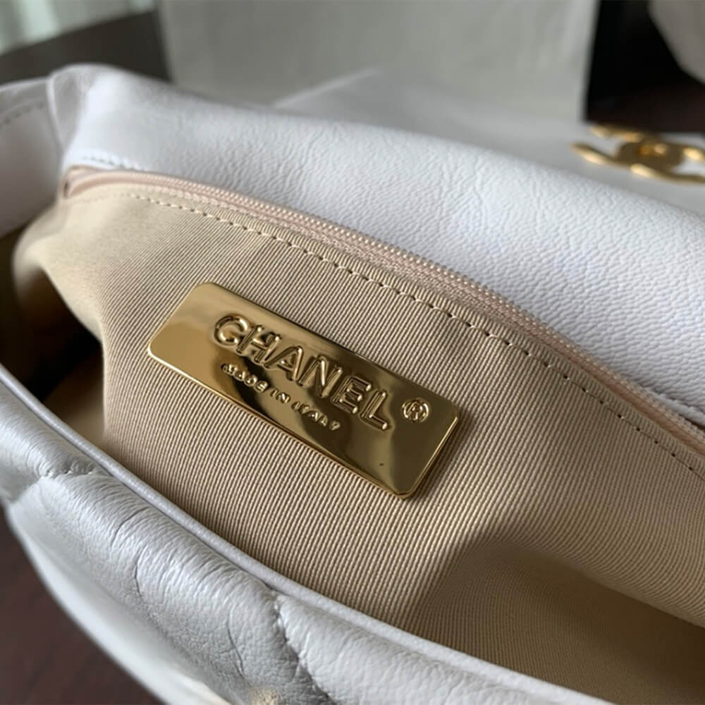 CHANEL 19 Large Handbag - Image 7