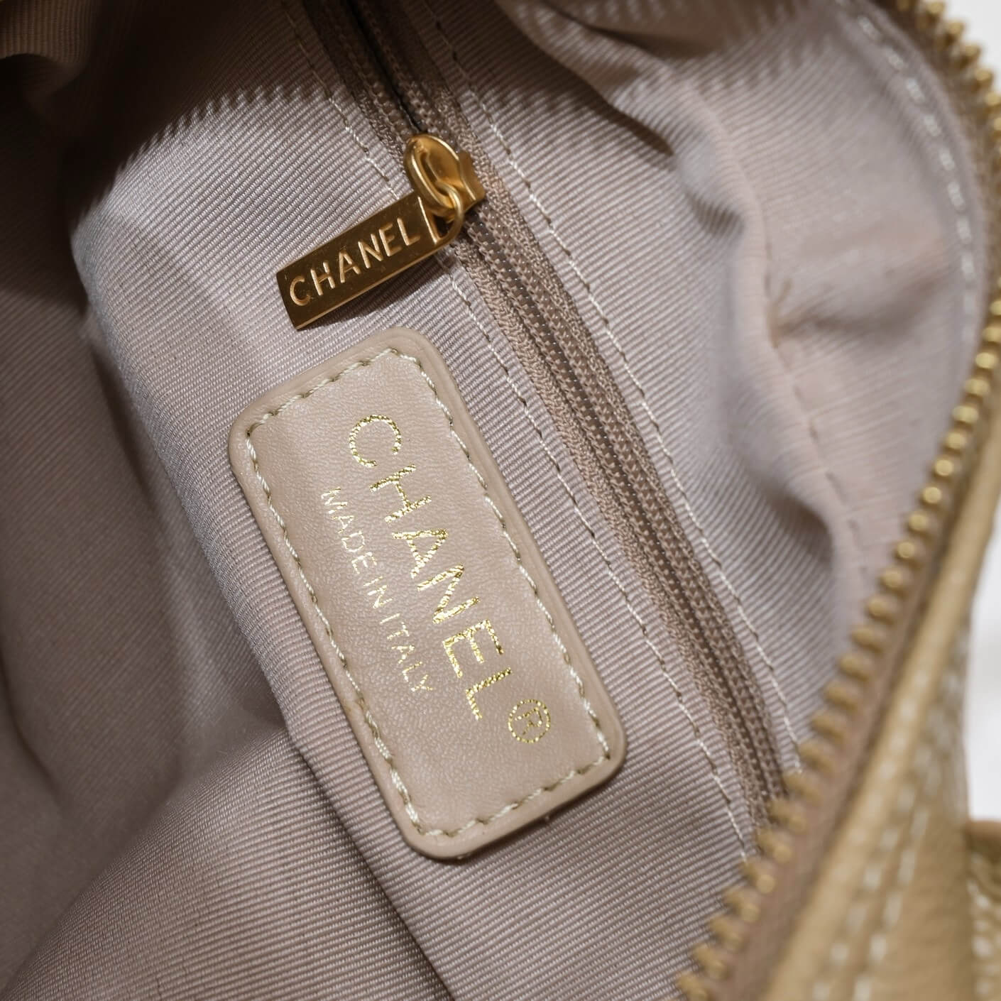 CHANEL Medium Vintage Boston Bag - Image 7