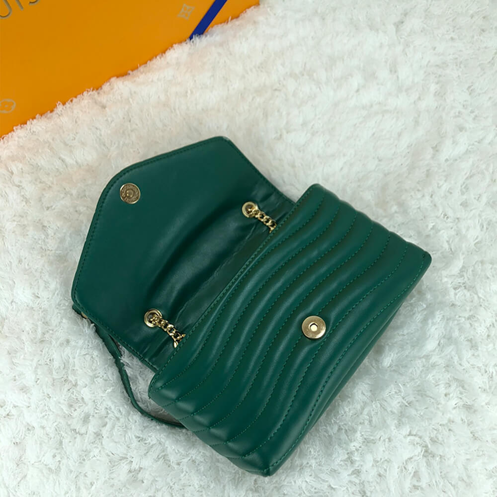 LV NEW WAVE CHAIN BAG - Image 7