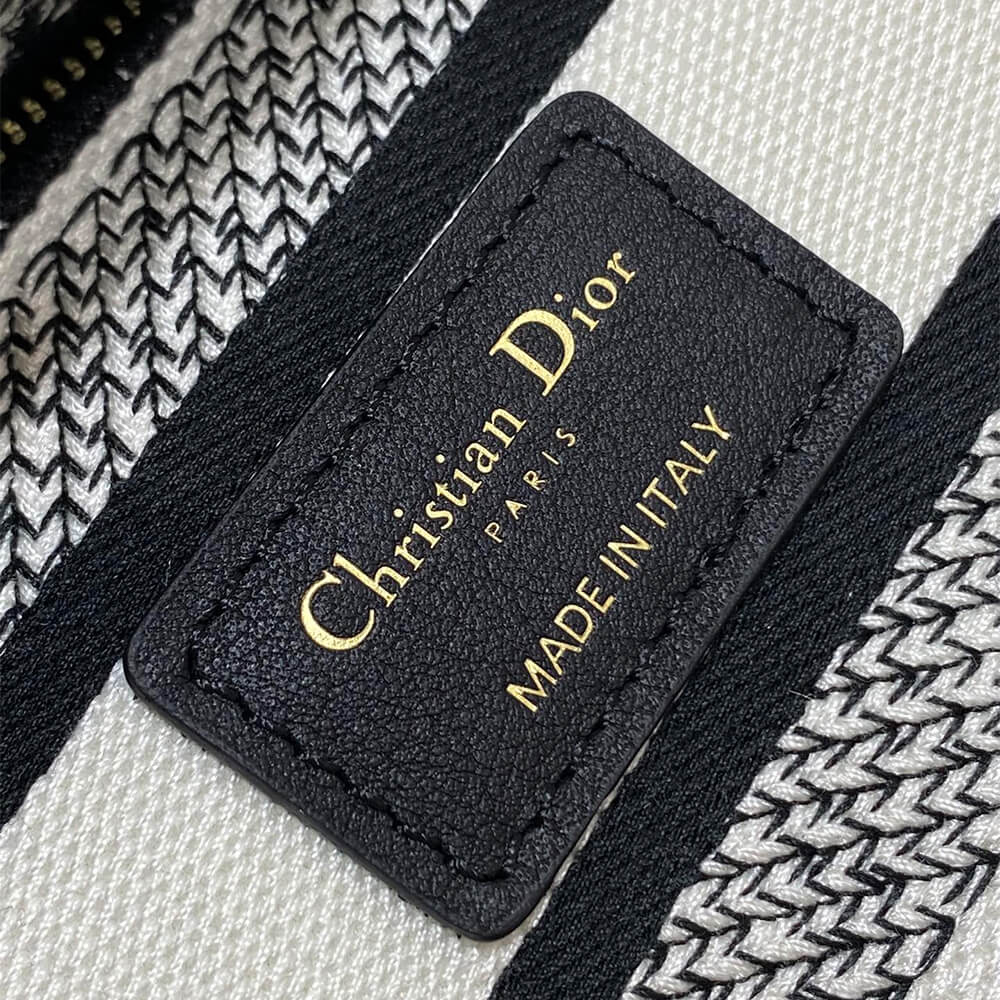 Dior Medium Lady D-Lite Bag - Image 7