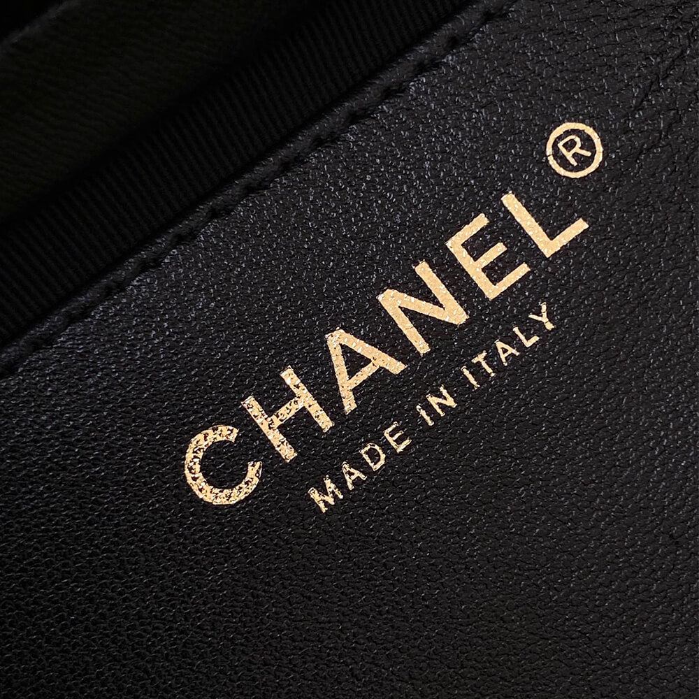 CHANEL Hippie Bag - Image 7