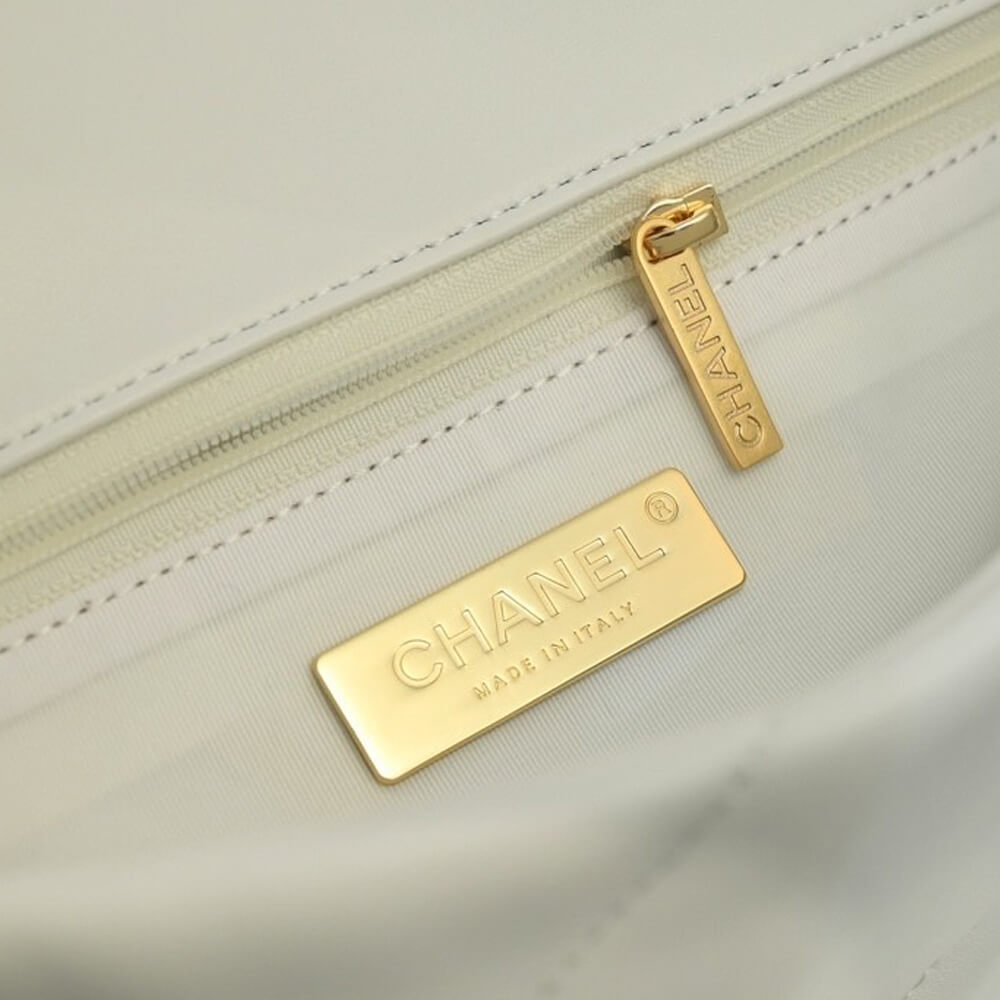 CHANEL 19 HANDBAG - Image 7