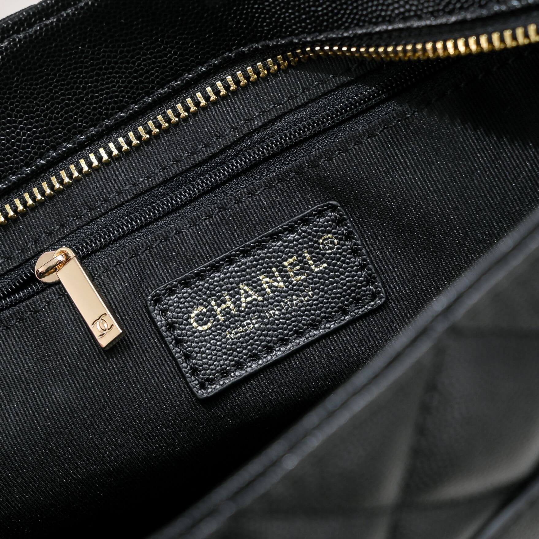 CHANEL Medallion tote bag - Image 7