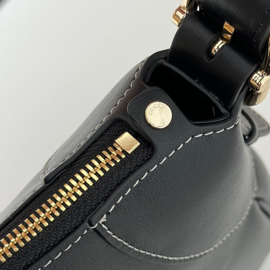 GG Emblem medium shoulder bag - Image 7