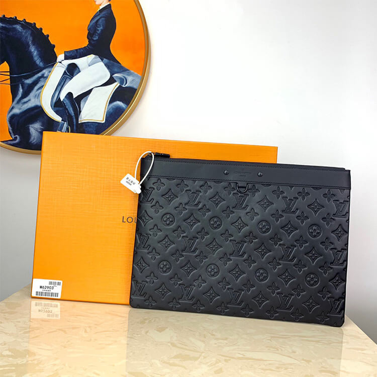Black hardware LV Discovery Pochette - Image 7