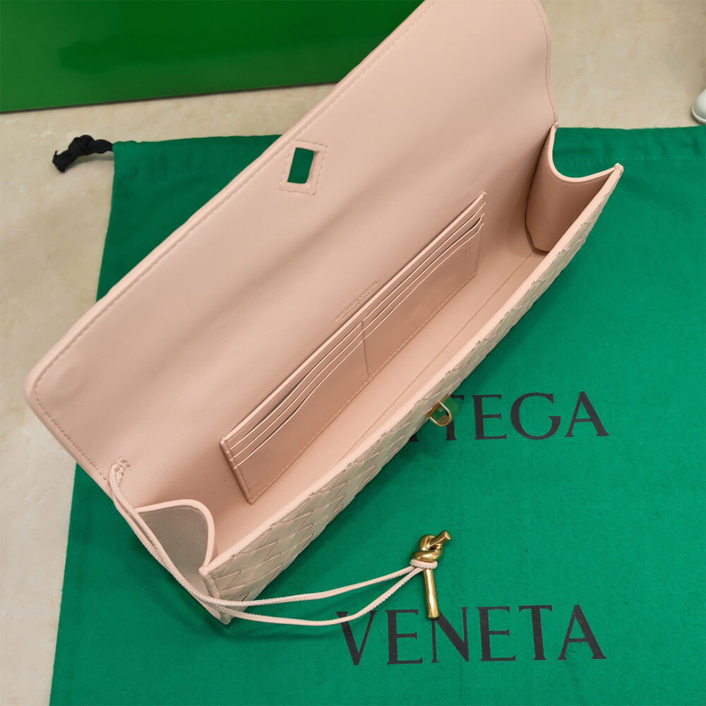 Powder pink Bottega Veneta Andiamo Clutch (Best
GRADE) - Image 8