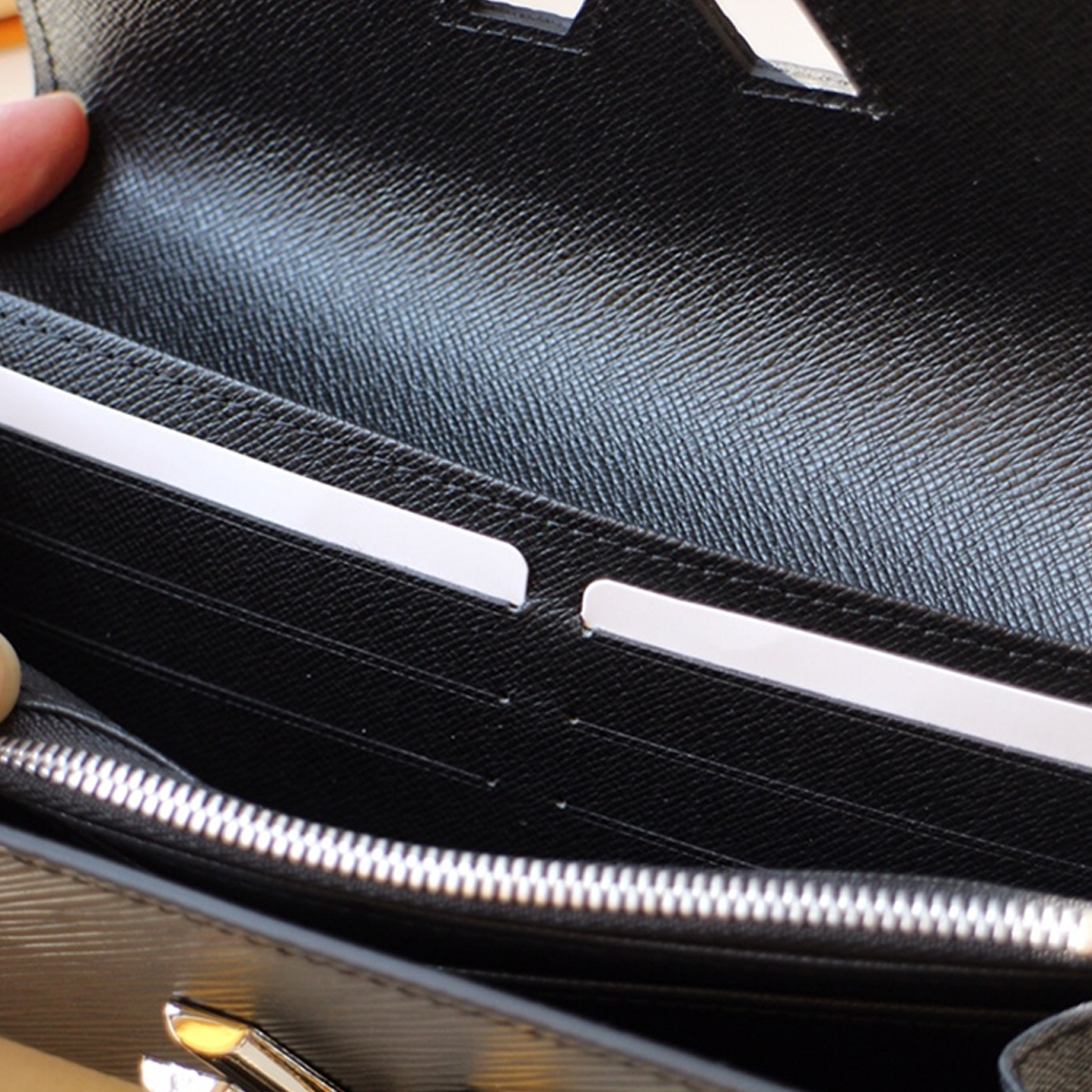 Louis Vuitton TWIST WALLET - Image 8