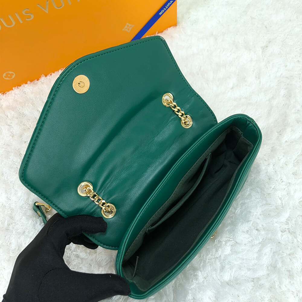 LV NEW WAVE CHAIN BAG - Image 8