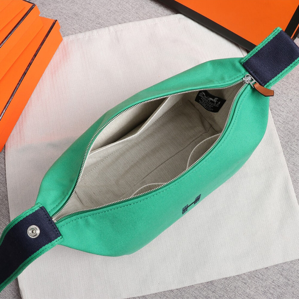Green Hermes toiletery bag - Image 8
