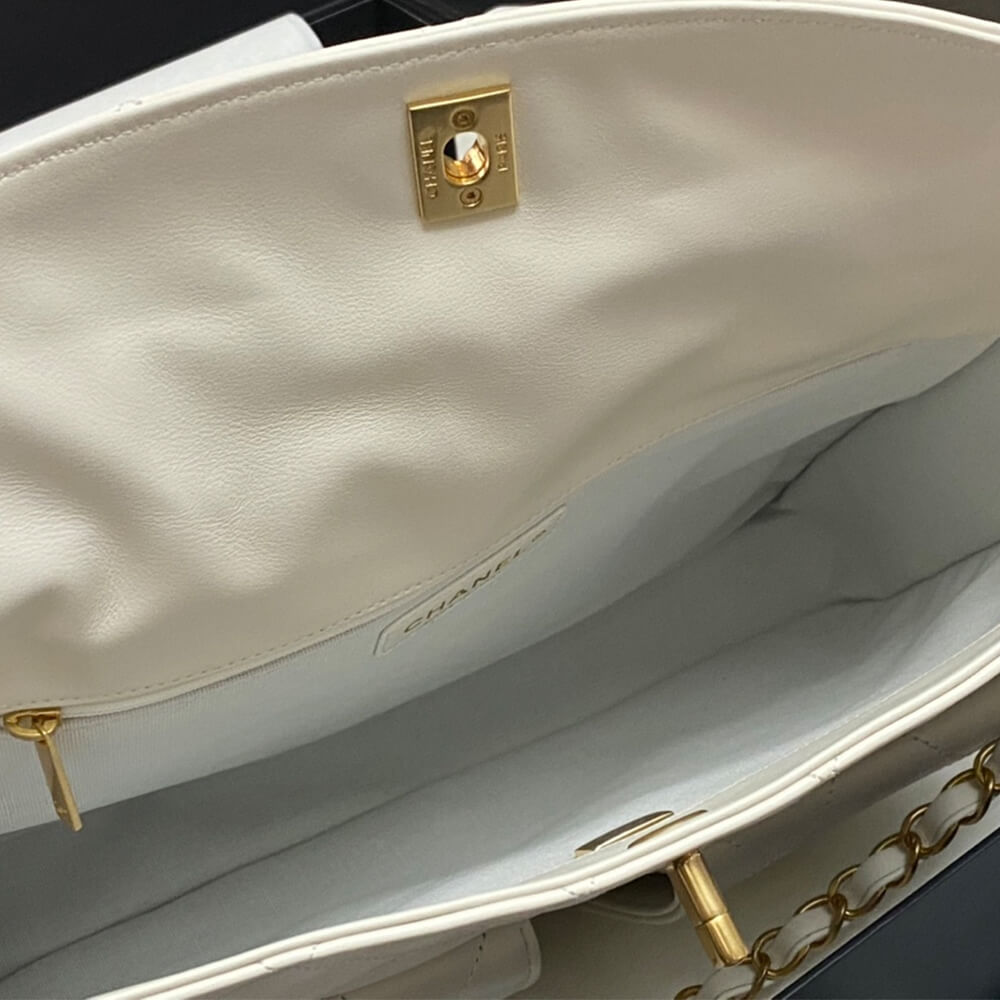 Chanel 24P hobo - Image 8