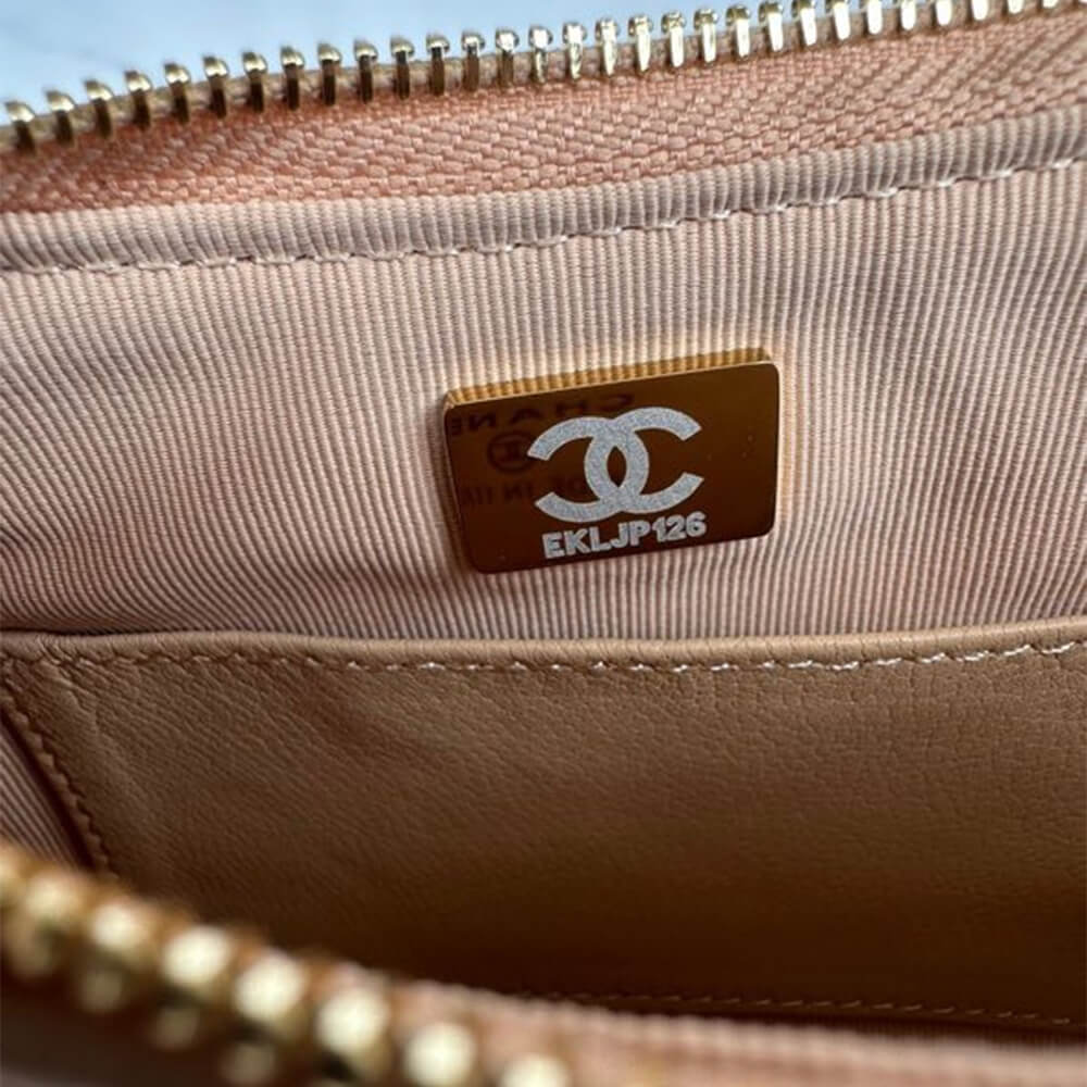 CHANEL 19 chain bag - Image 8