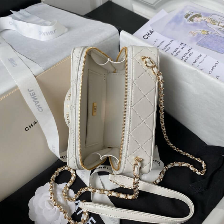 CHANEL CAMERA BAG - Image 8