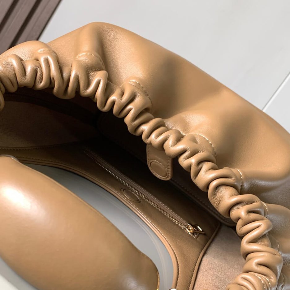 Oak Loewe Small Squeeze bag in nappa lambskin - Image 8