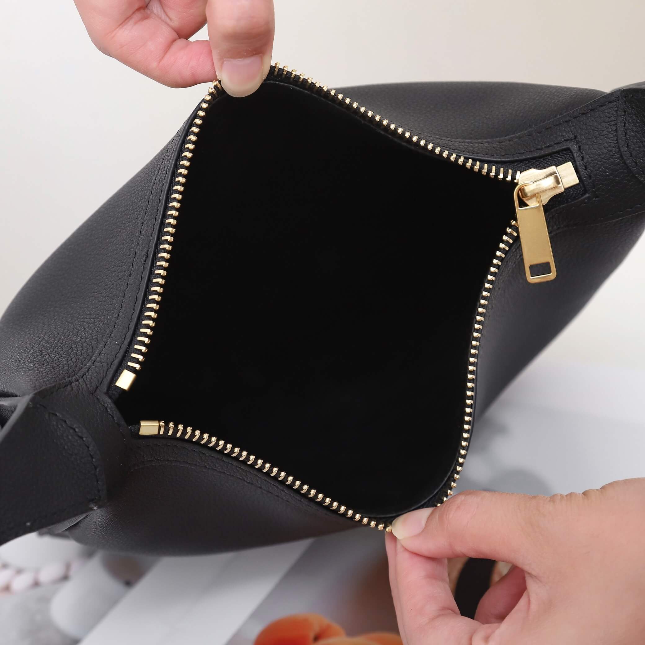 CELINE HELO?SE TRIOMPHE SMALL BAG IN SOFT CALFSKIN - Image 8