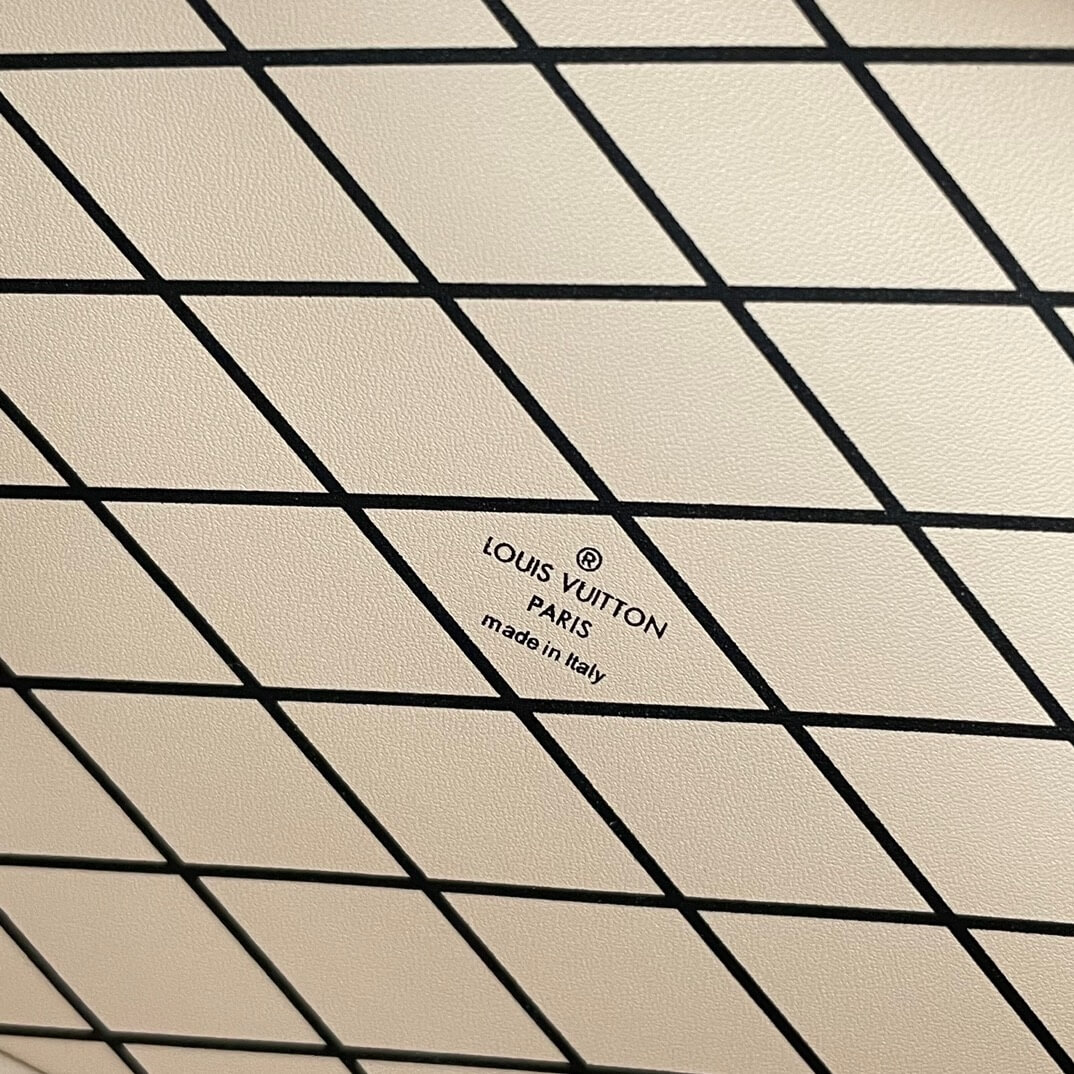 LV Petite Malle Capitale - Image 8