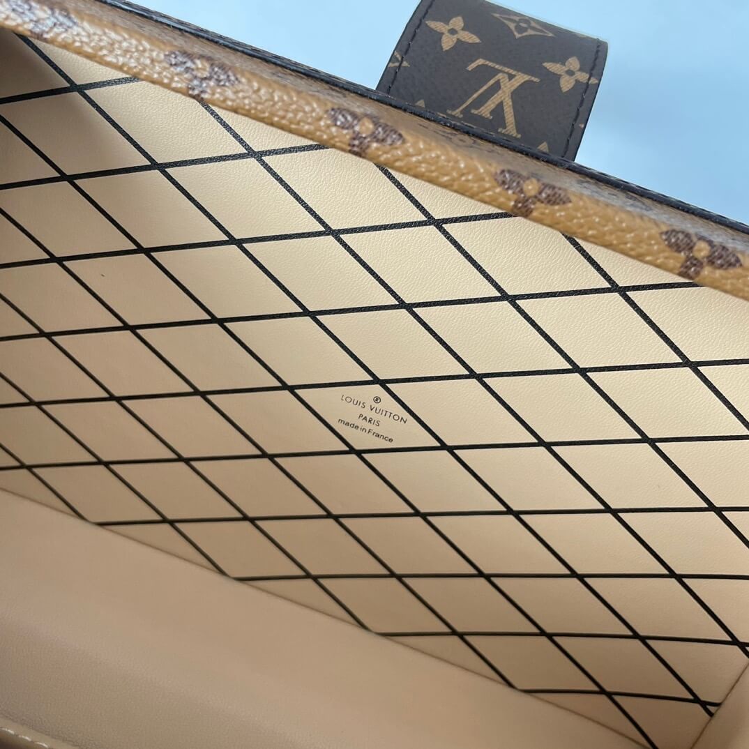 LV Petite MalleLV Petite Malle - Image 8