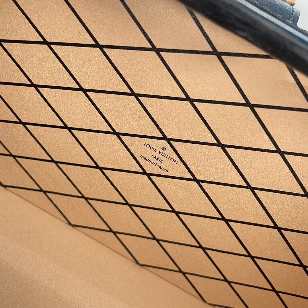 LV Petite Malle - Image 8