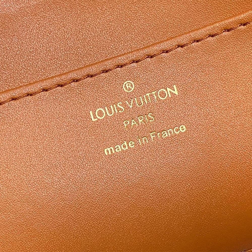 LV Capucines GM Souple - Image 8