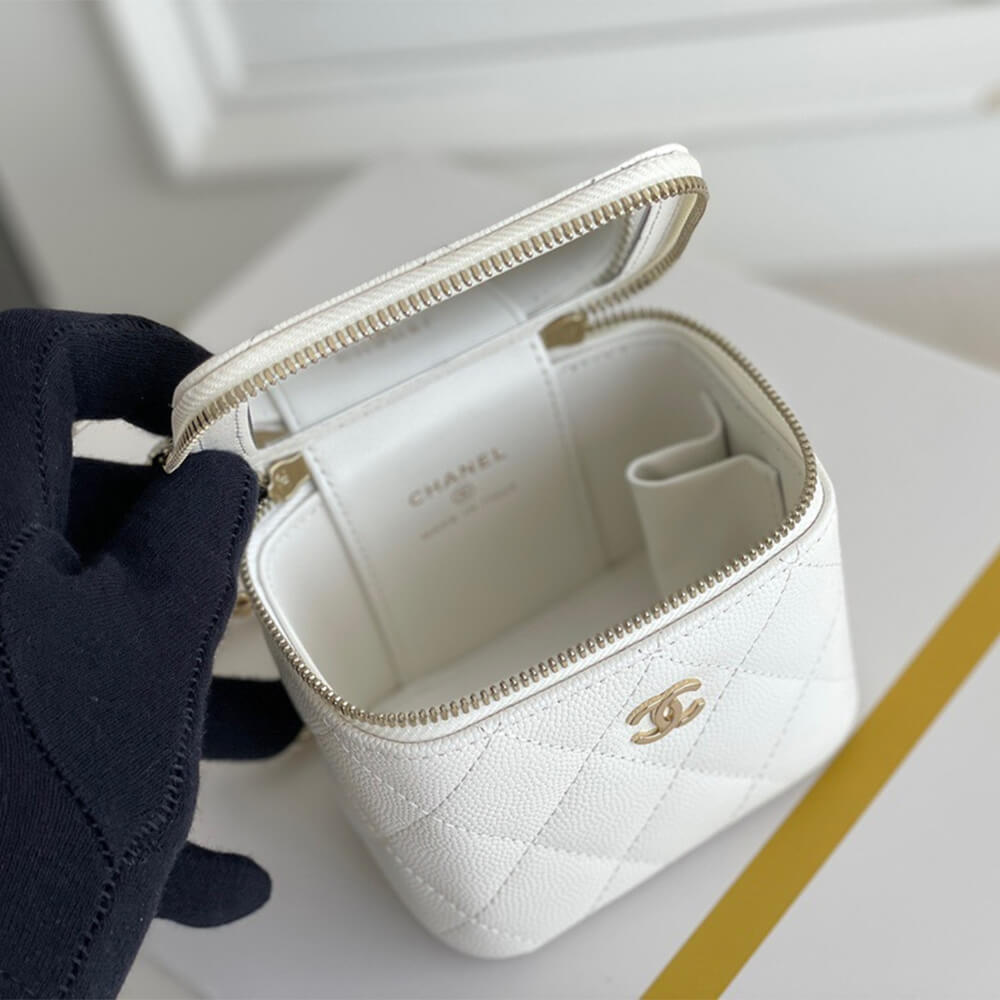 Chanel chain cosmetic bag - Image 8