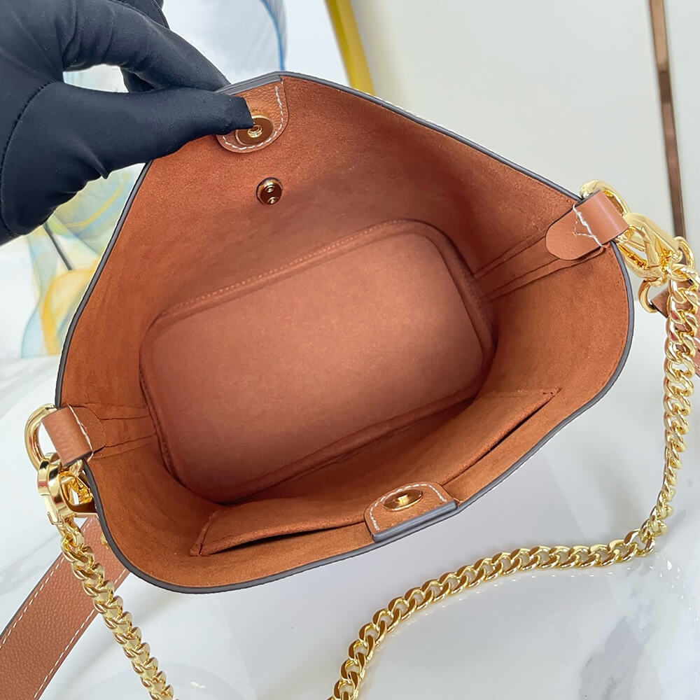 LV Lock and Walk - Image 8