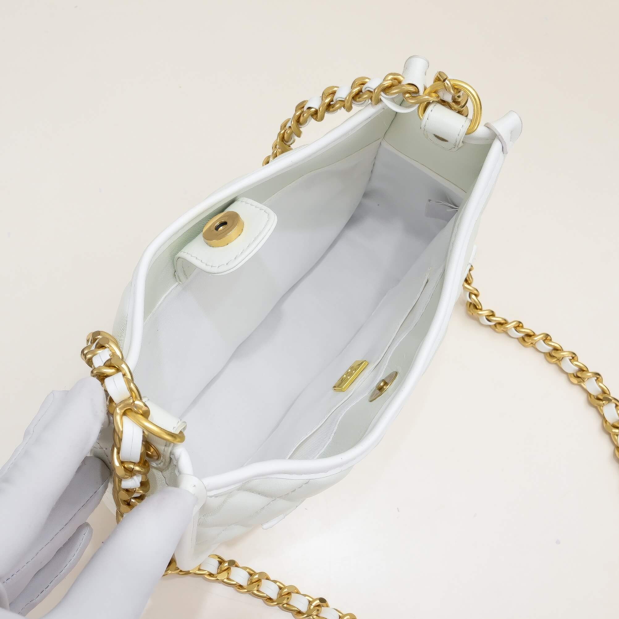 Chanel HOBO HANDBAG - Image 8