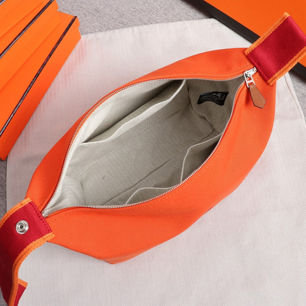 Hermes toiletery bag - Image 9