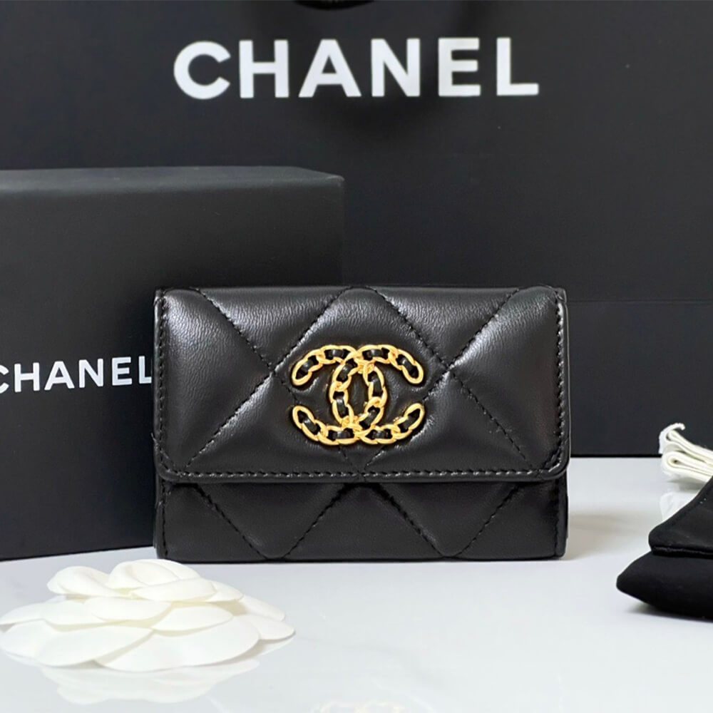 Black Chanel 19 flap card holder - Image 2