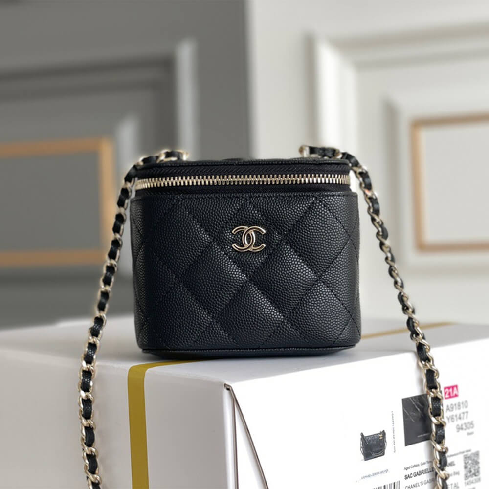 Chanel chain cosmetic bag - Image 2