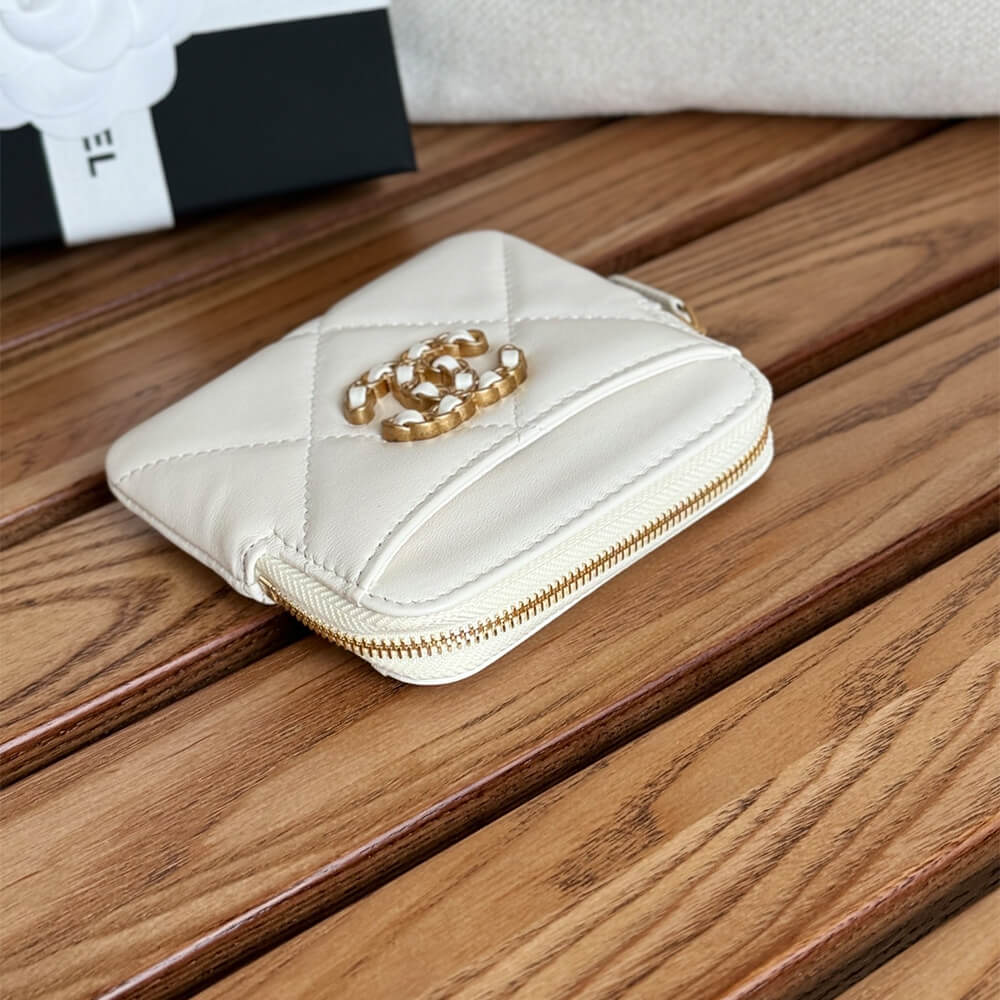 CHANEL 19 Zipped Coin Purse - Image 4
