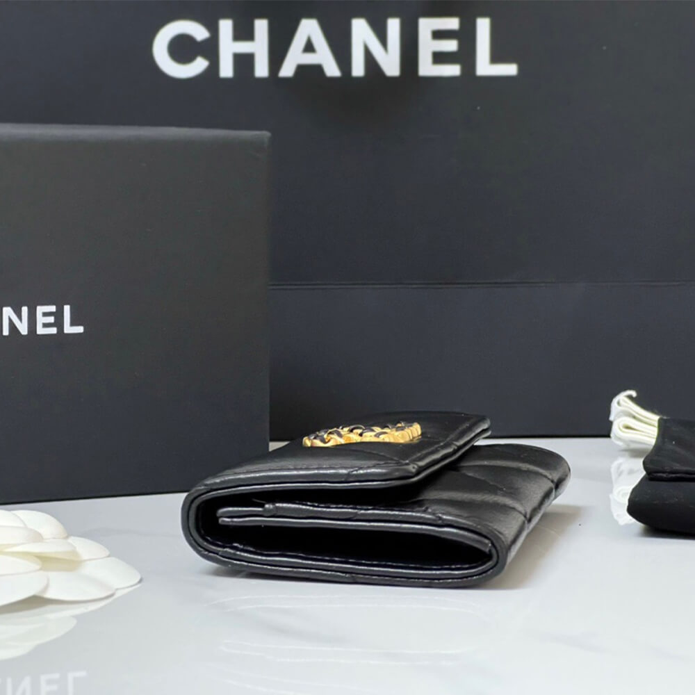 Black Chanel 19 flap card holder - Image 5